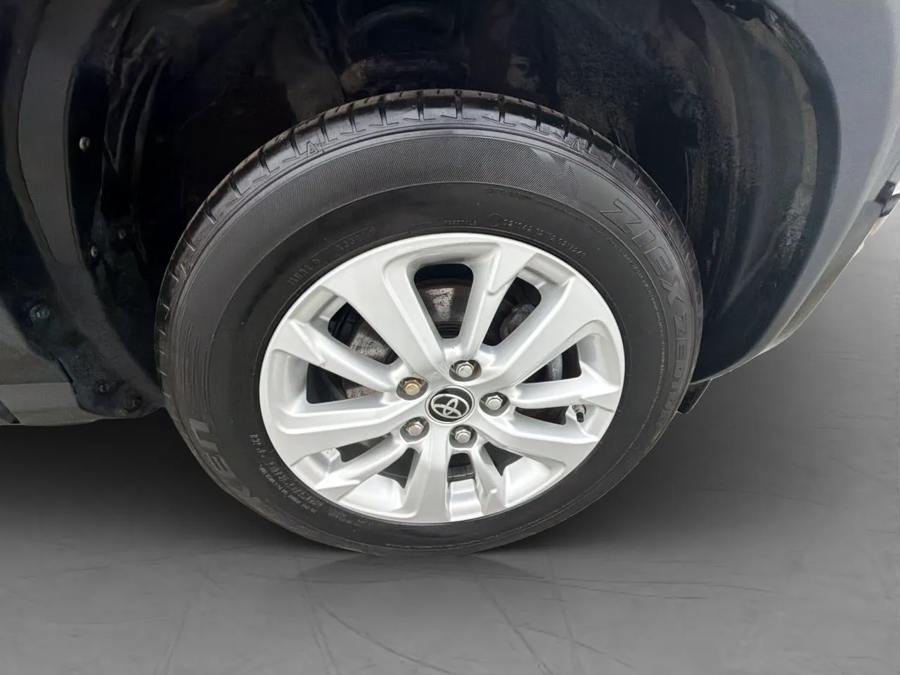 Vehicle image 32