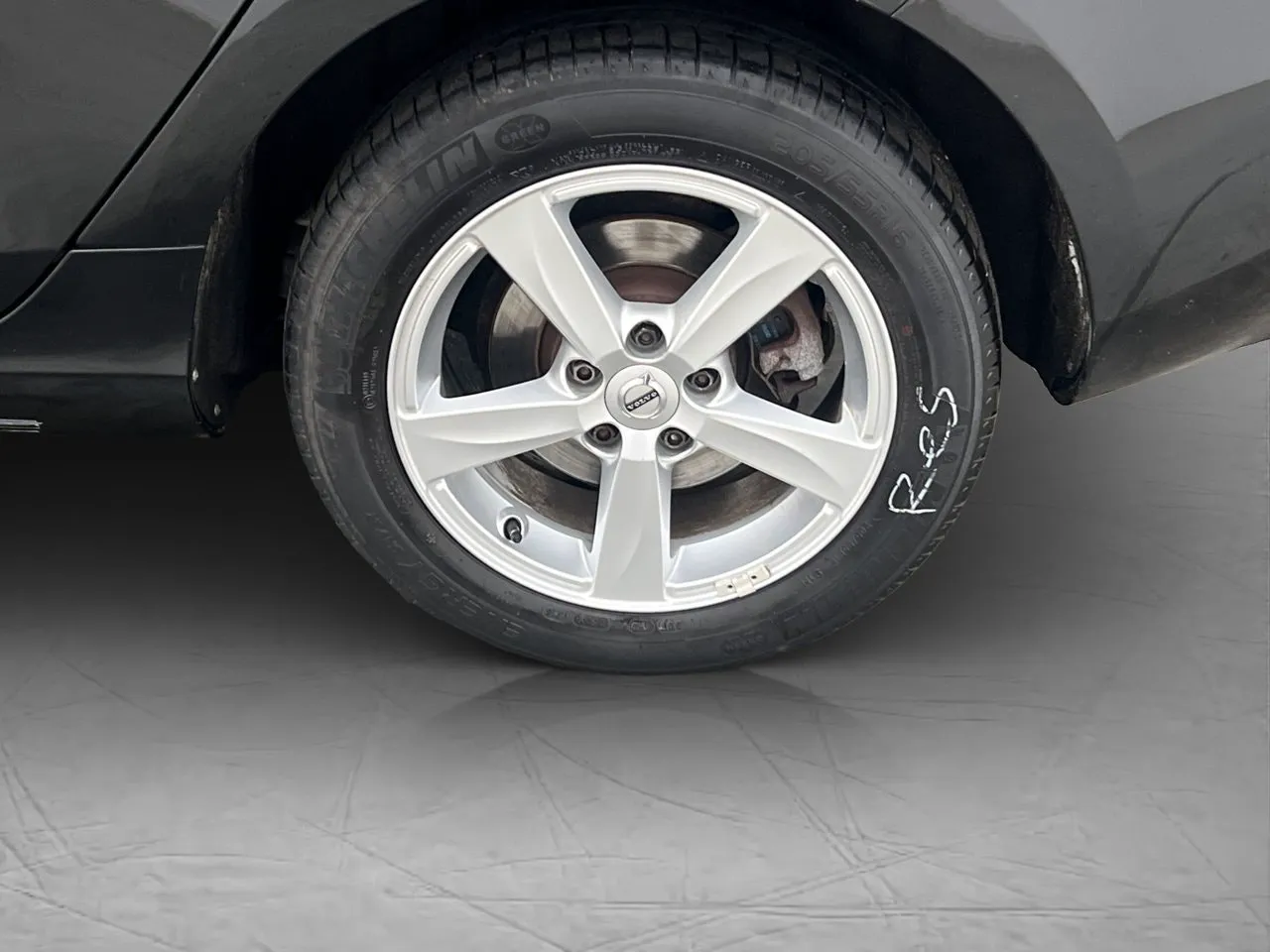 Vehicle image 25