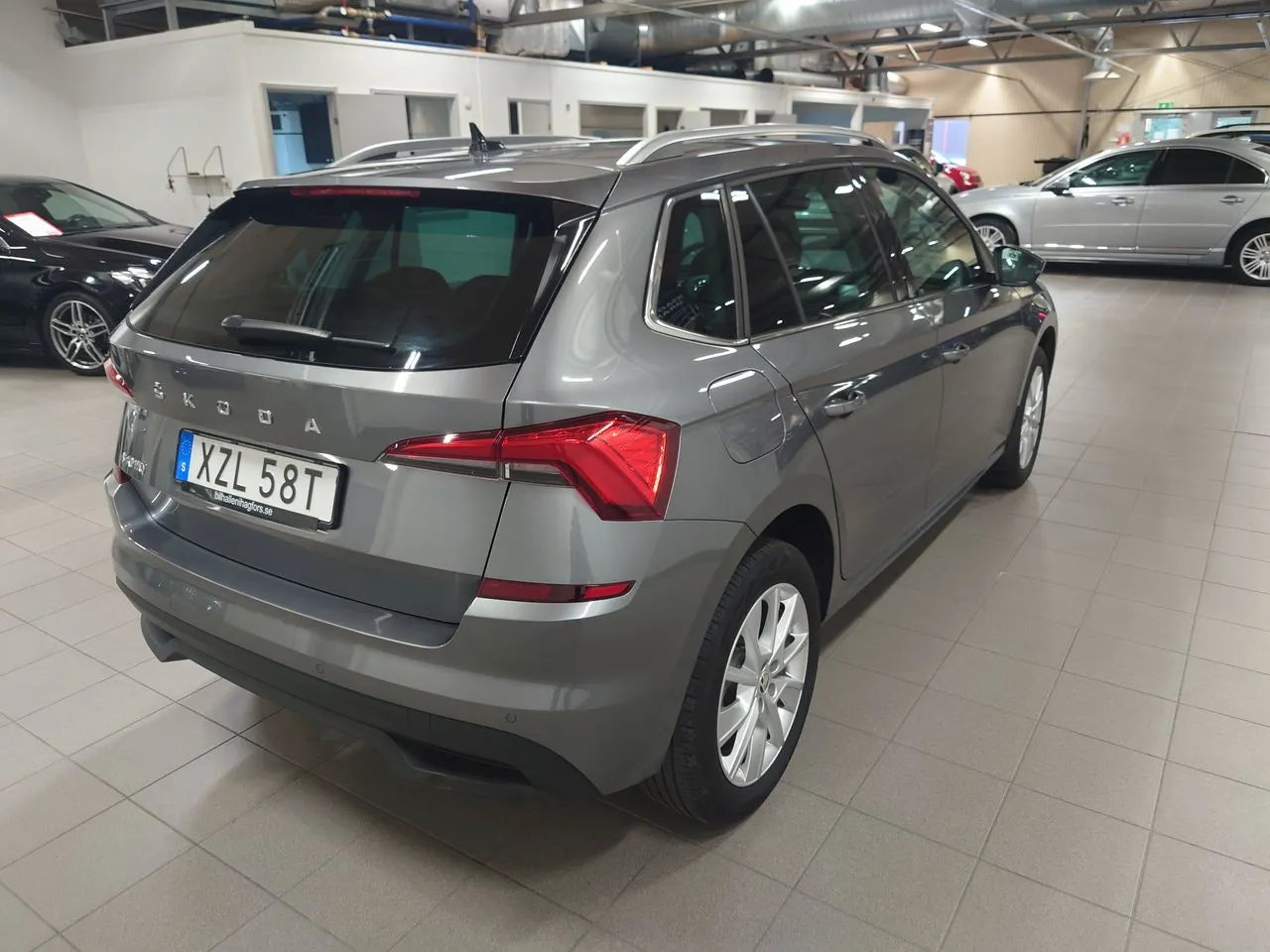 Vehicle image 4