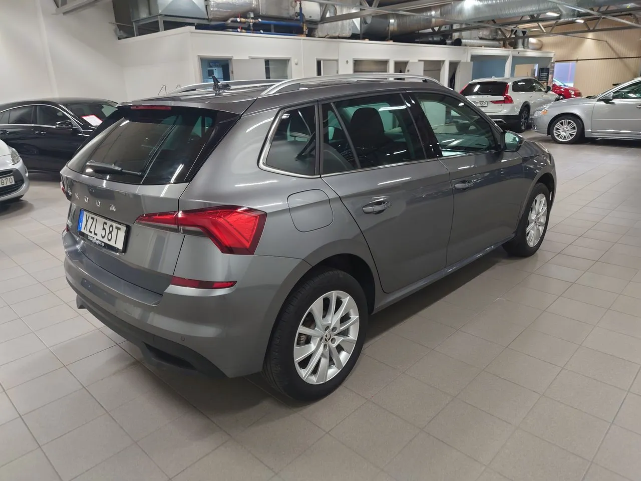 Vehicle image 5