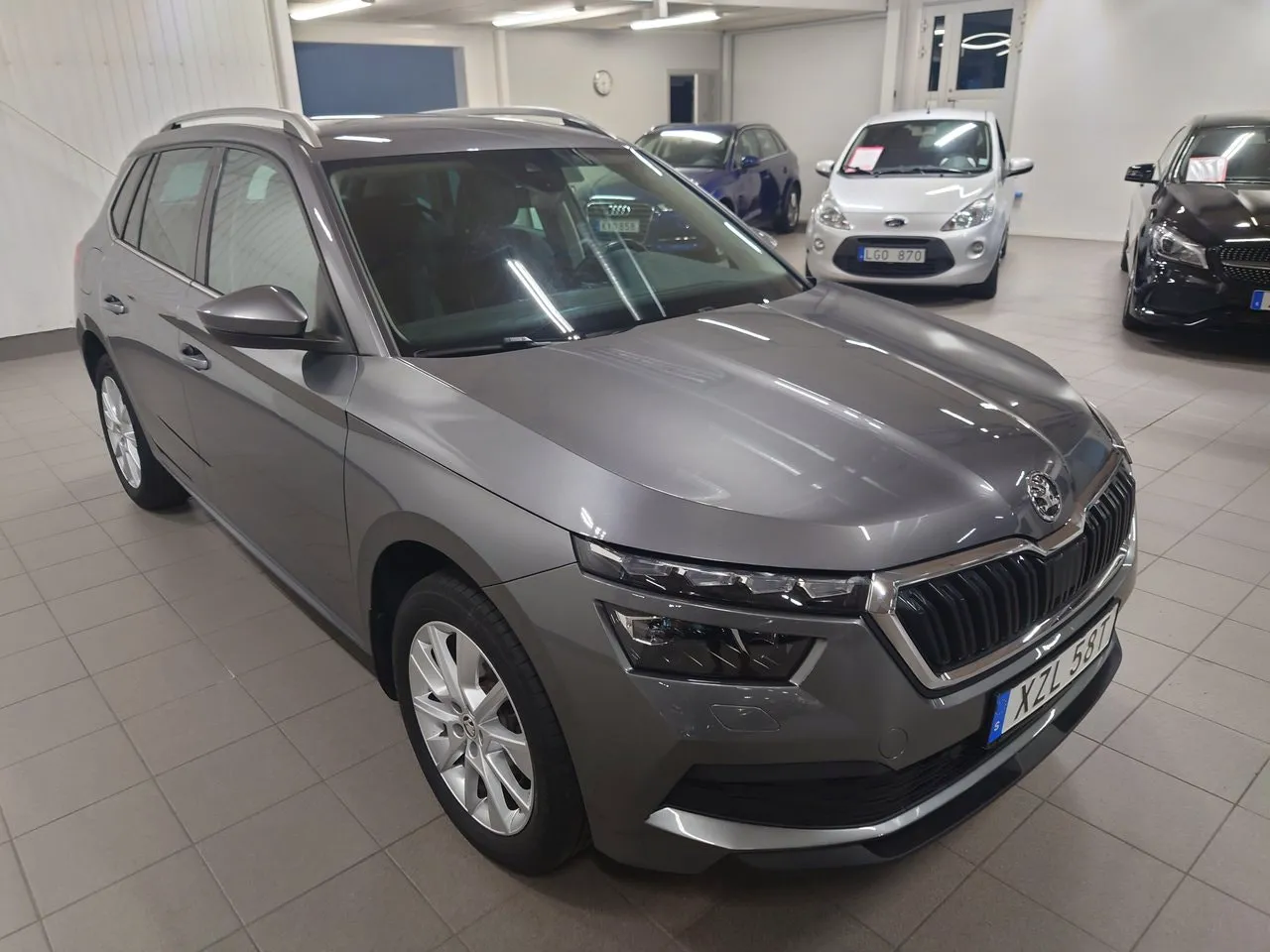 Vehicle image 6