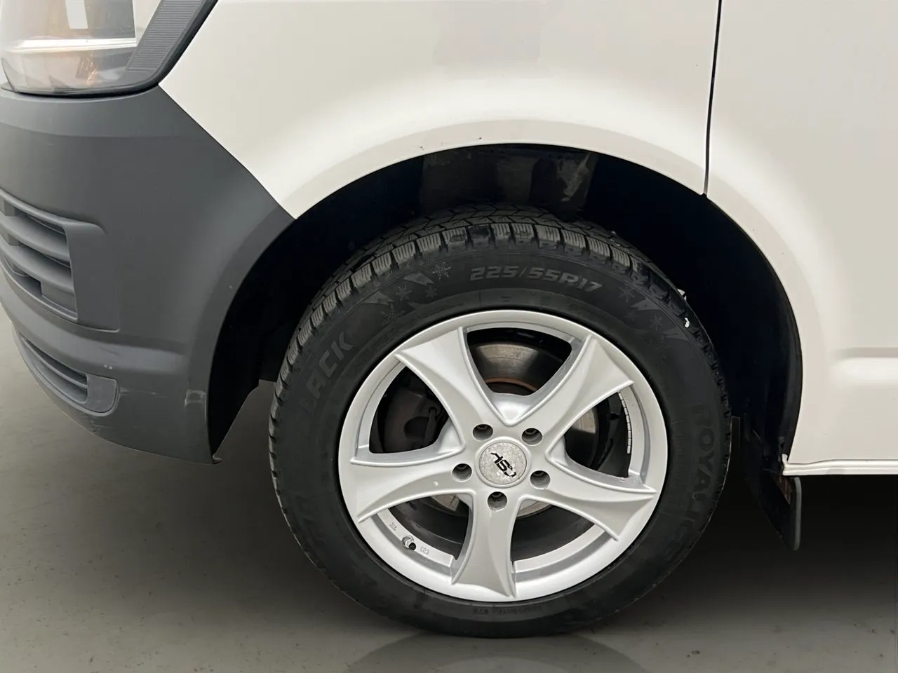 Vehicle image 25