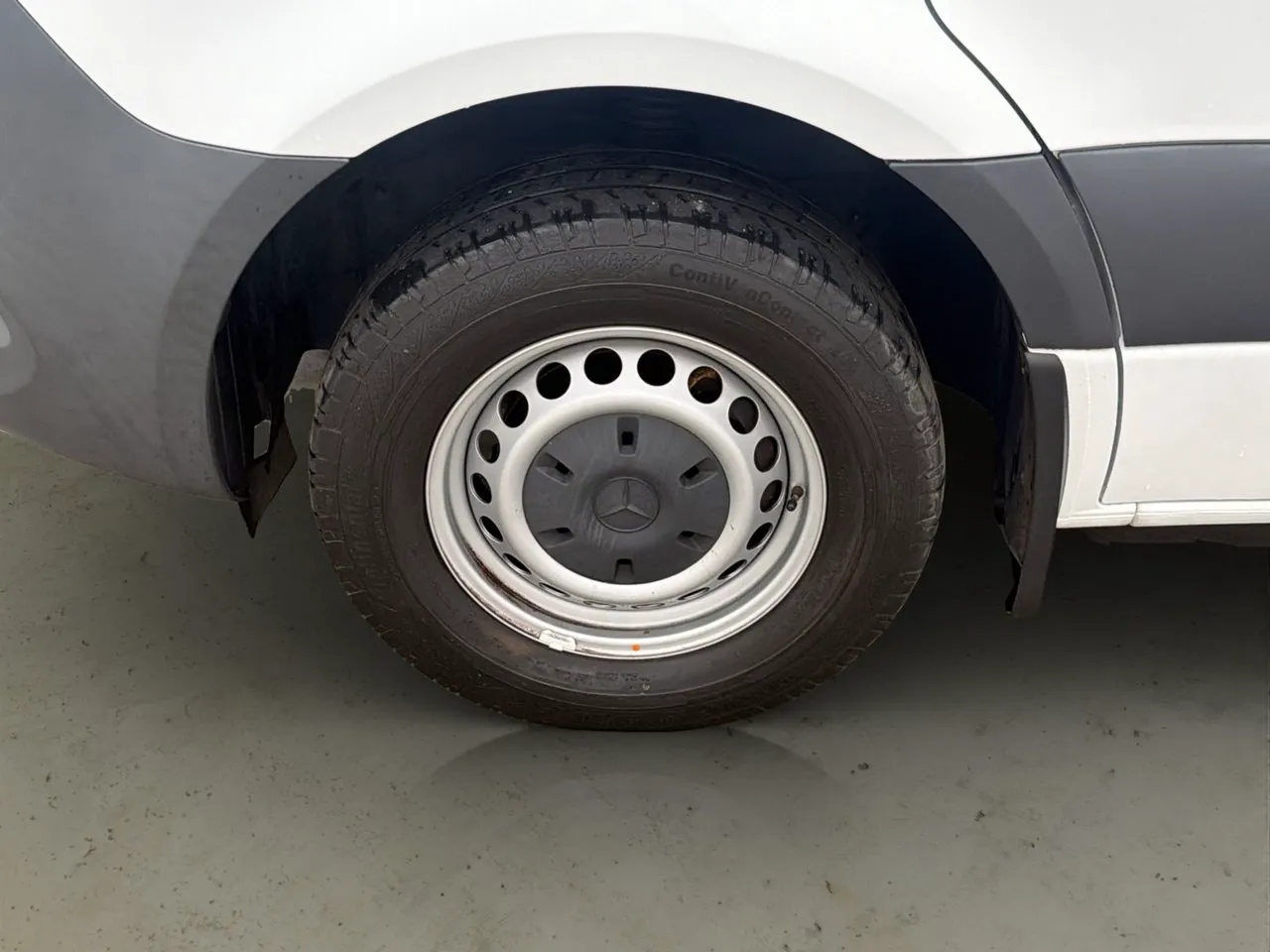 Vehicle image 28