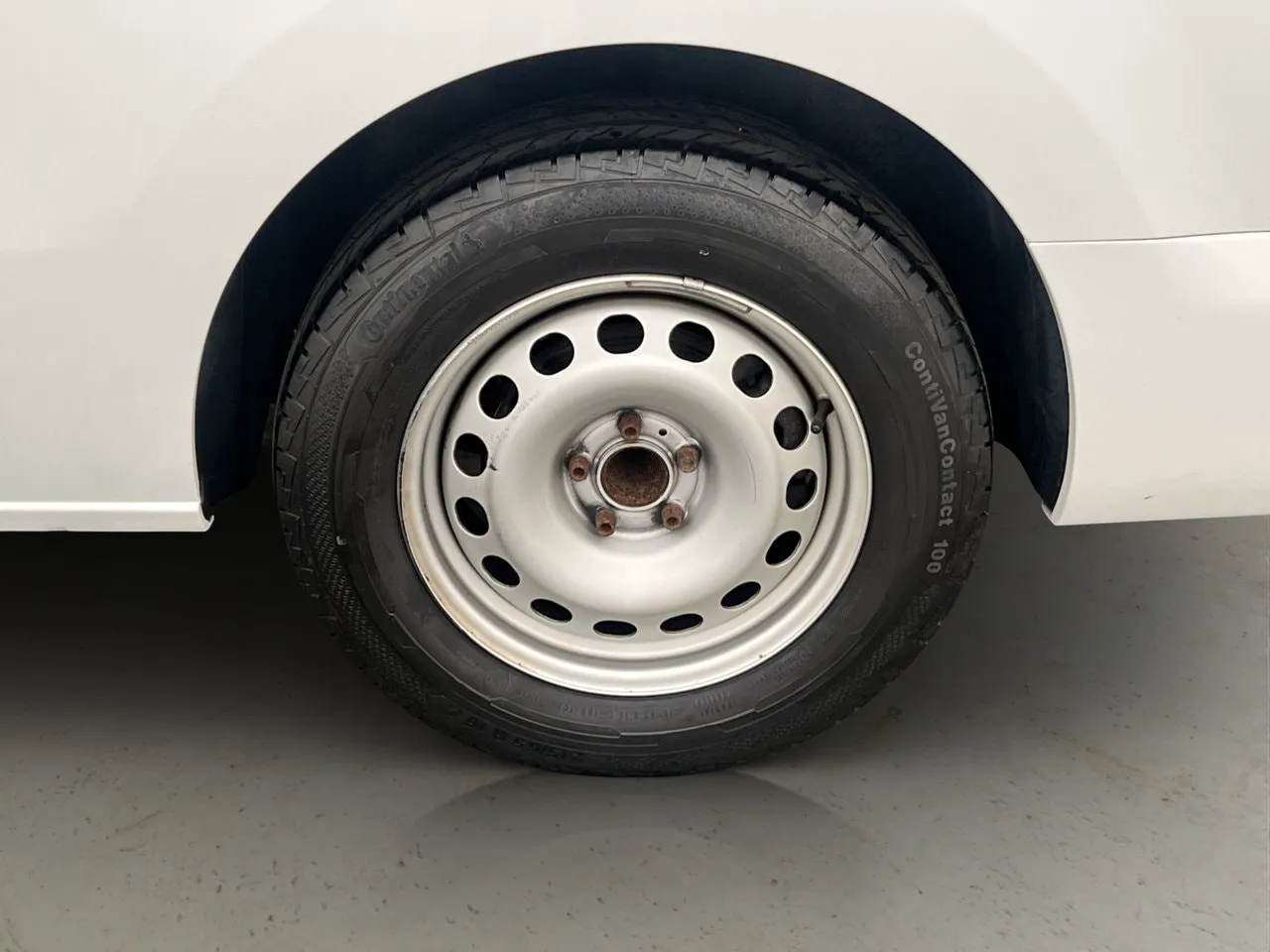 Vehicle image 26