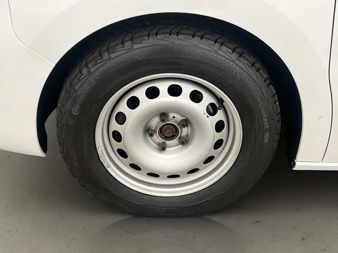 Vehicle image 25