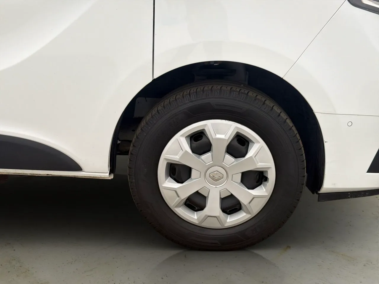 Vehicle image 30
