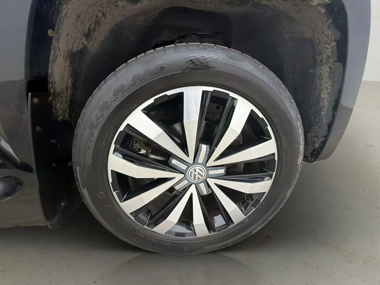 Vehicle image 32