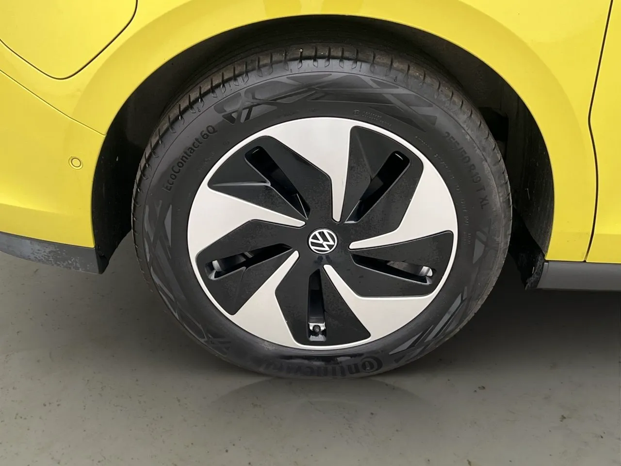 Vehicle image 34