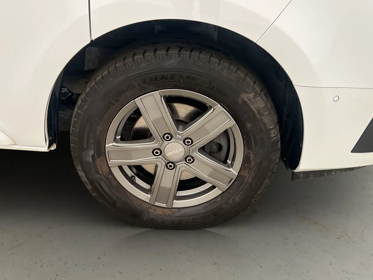 Vehicle image 30