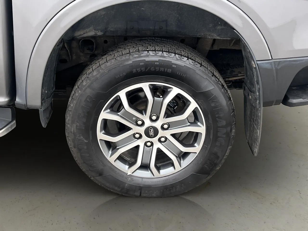 Vehicle image 32