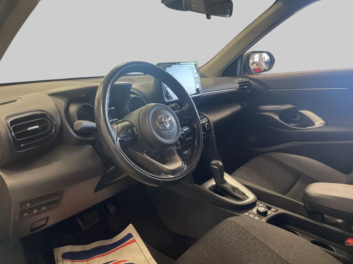 Vehicle image 13