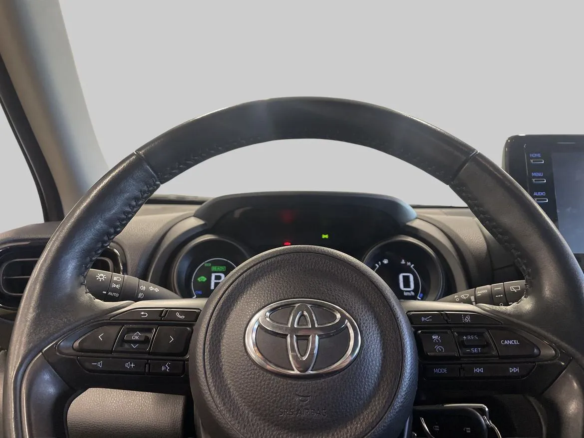 Vehicle image 14