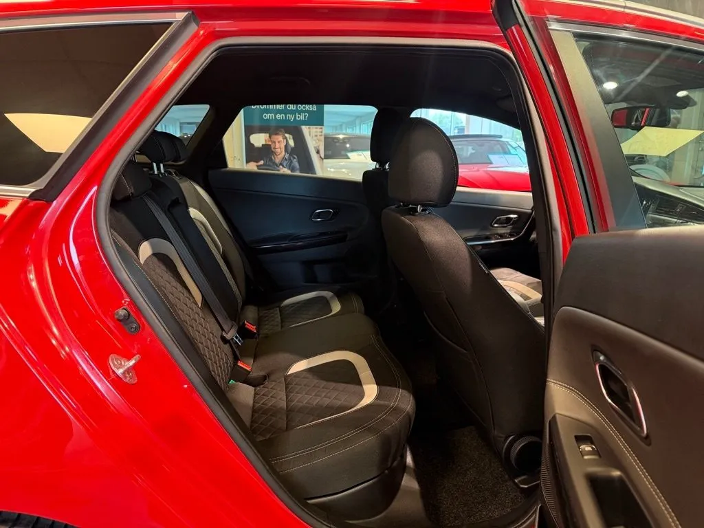 Vehicle image 18