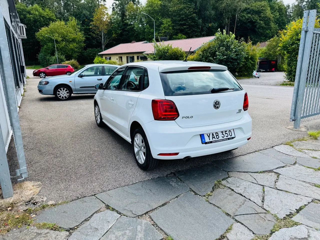 Vehicle image 3