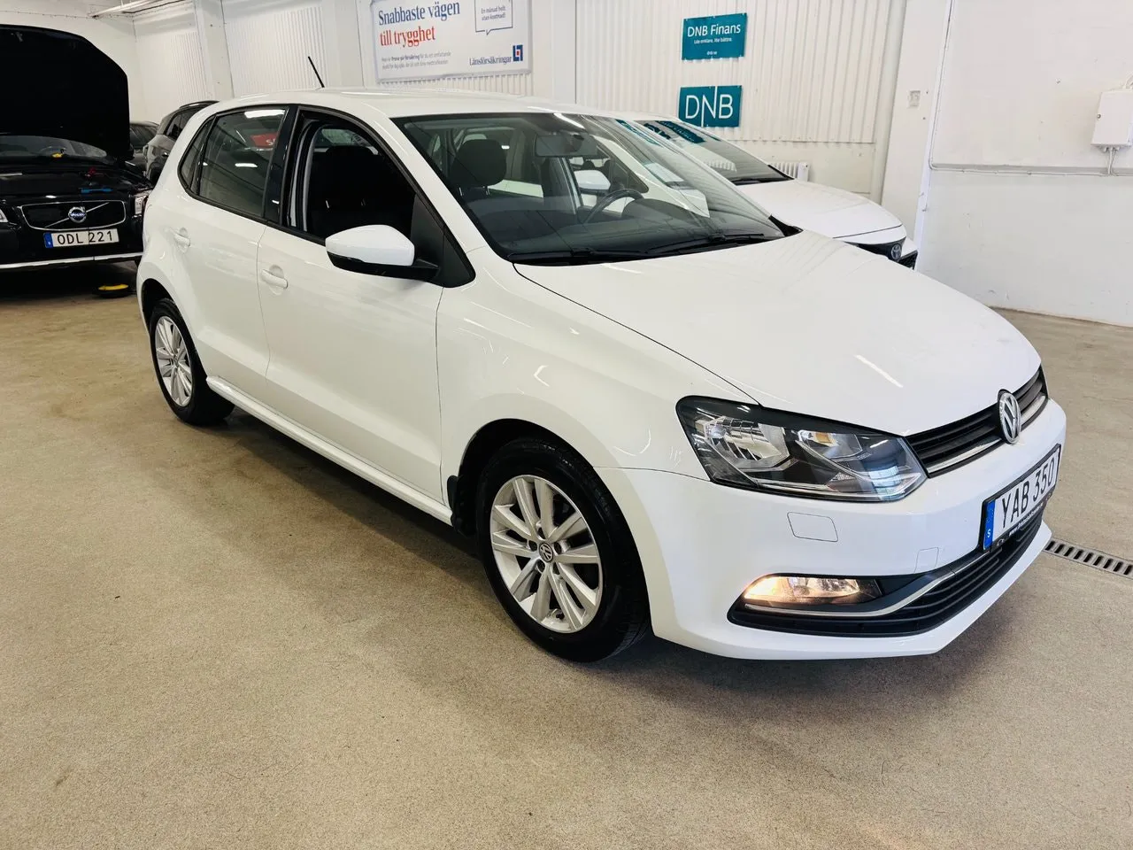 Vehicle image 11