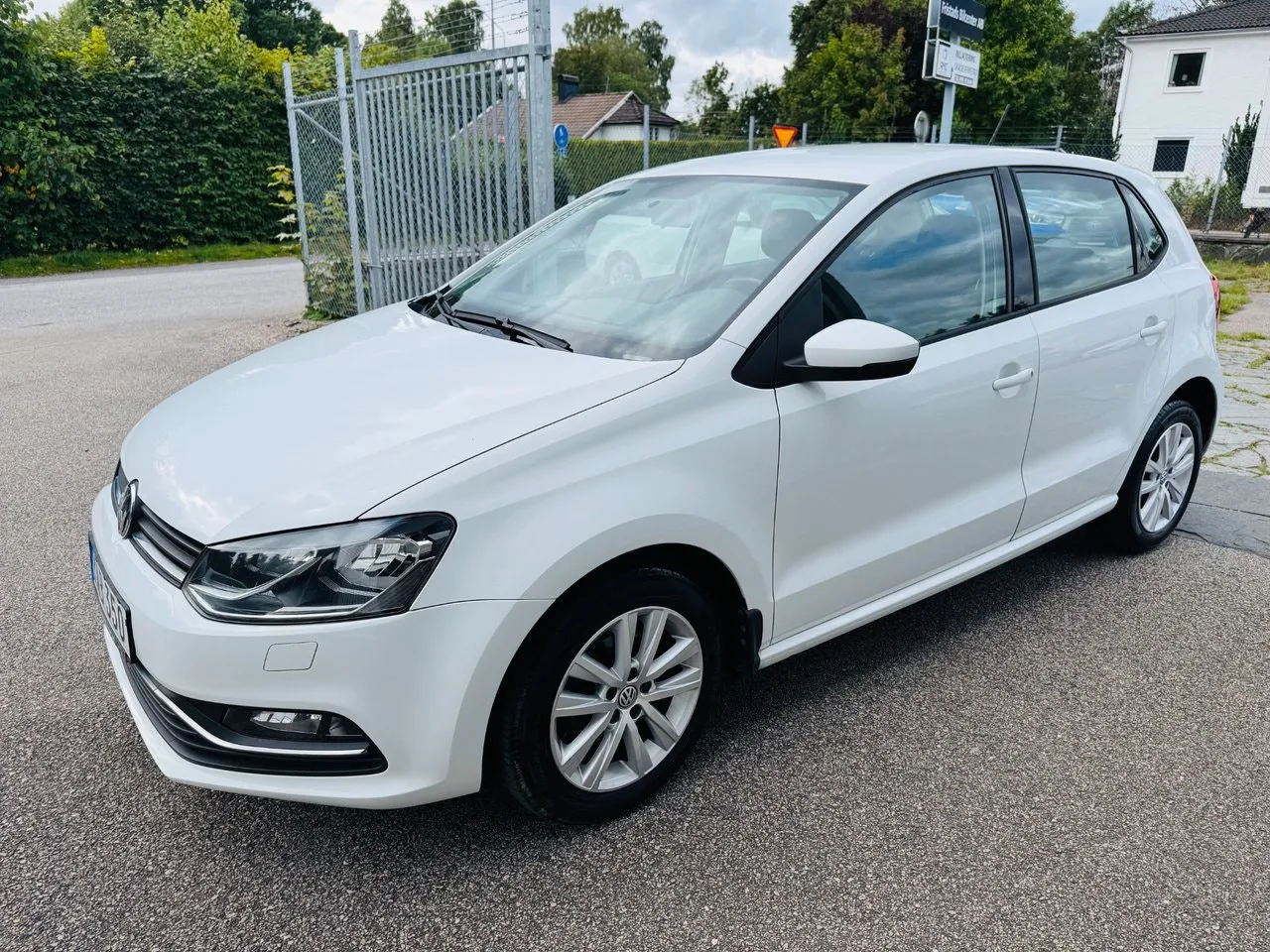 Vehicle image 8