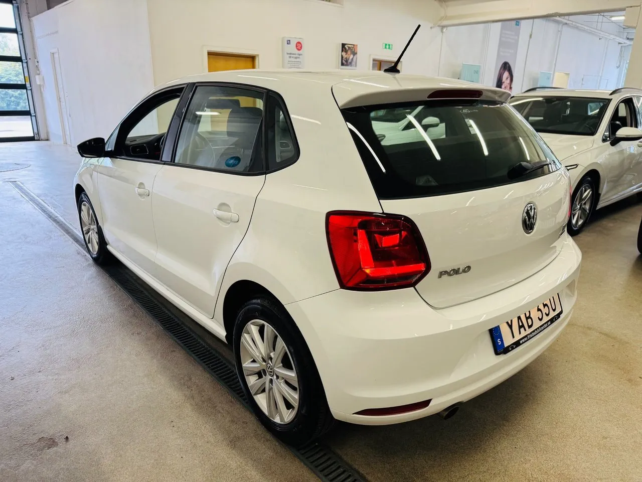 Vehicle image 13