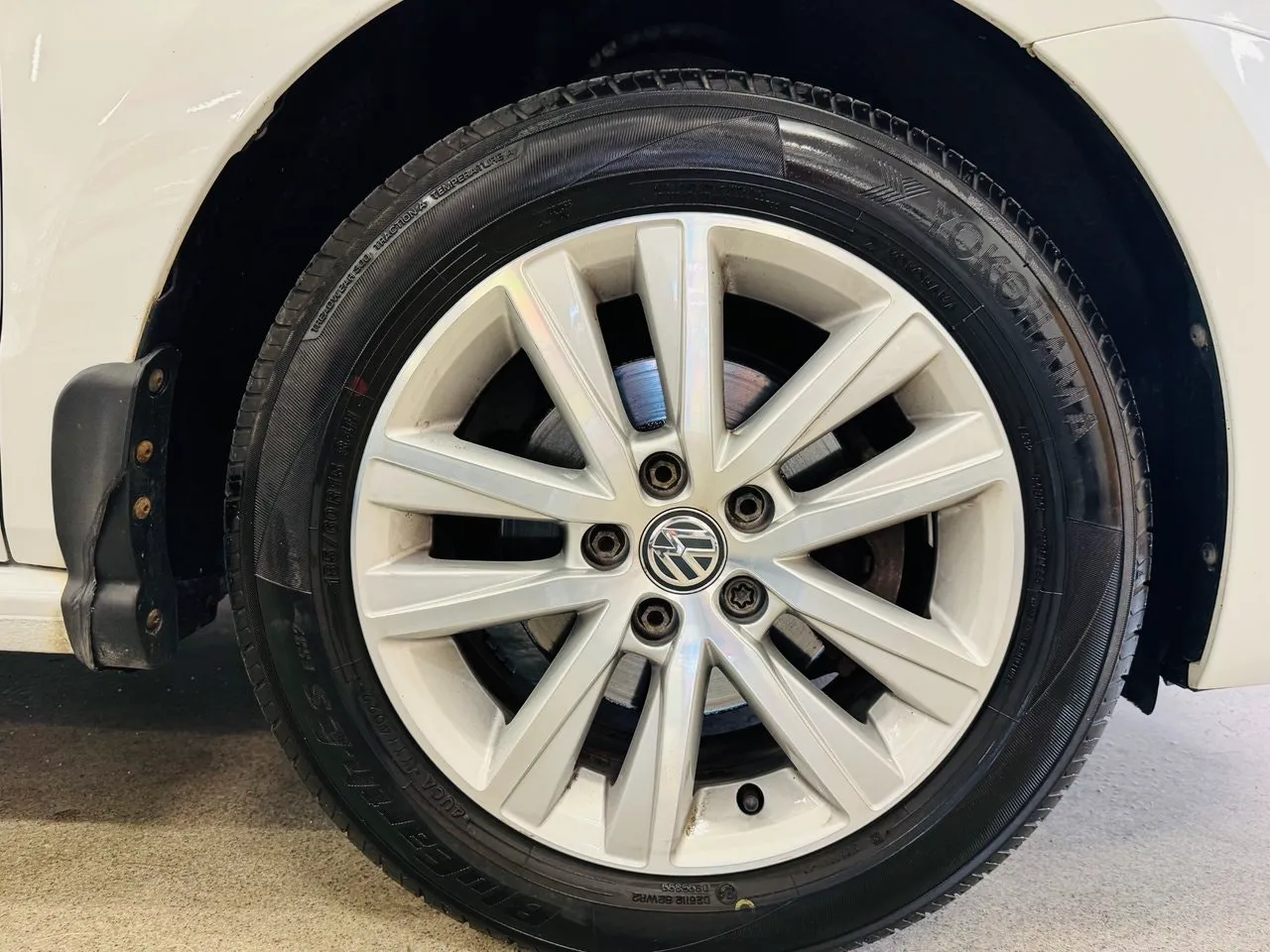 Vehicle image 14