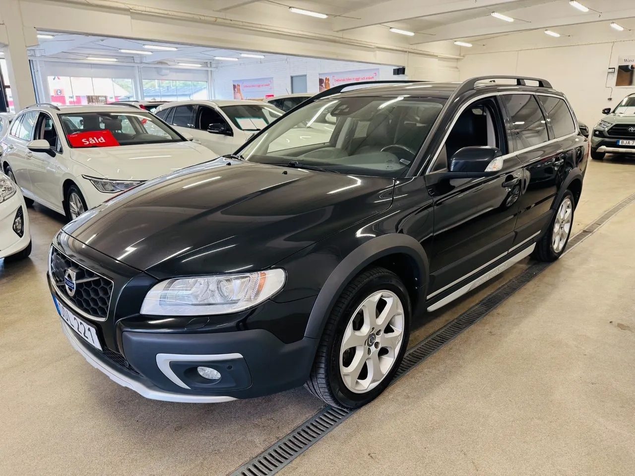 Vehicle image 13