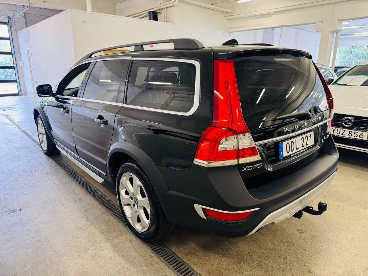 Vehicle image 14