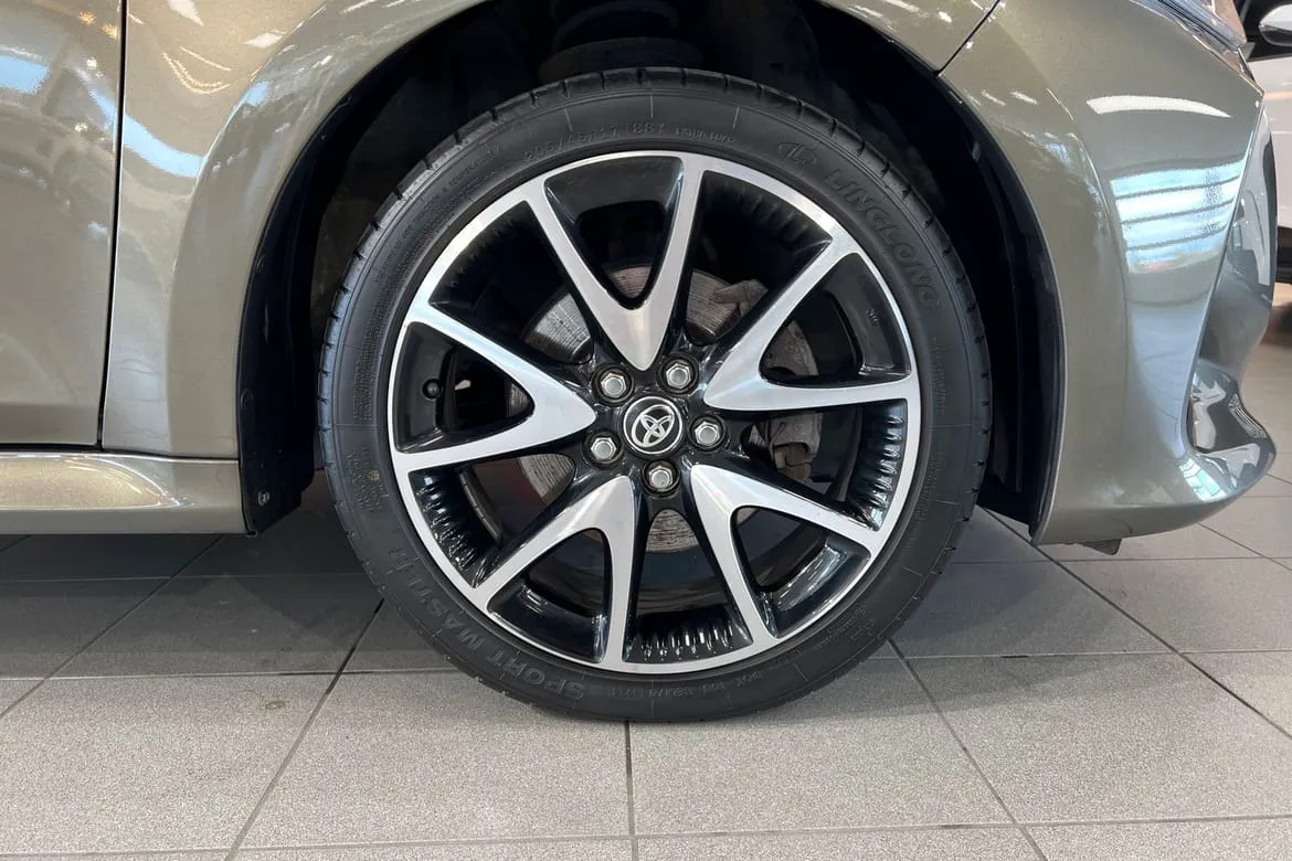 Vehicle image 16