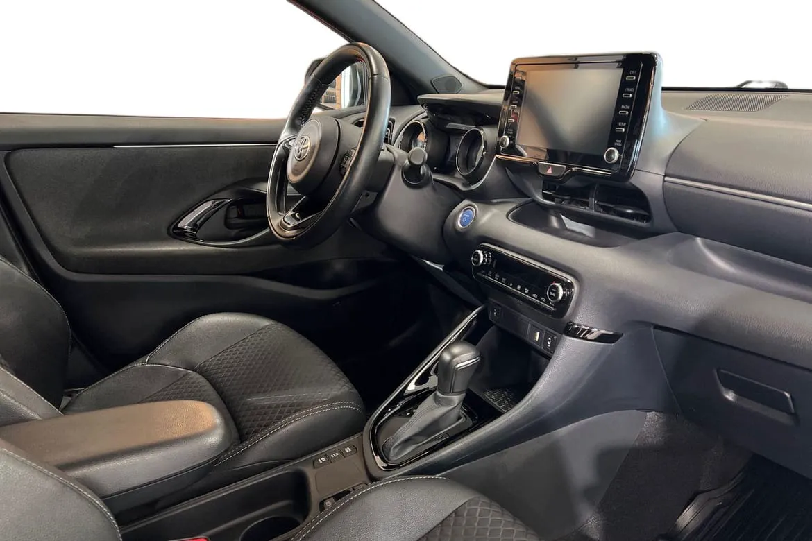Vehicle image 6