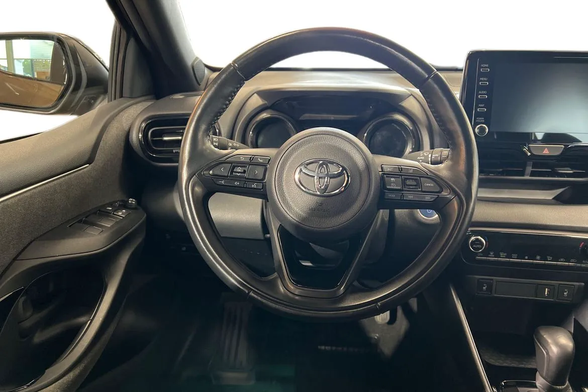 Vehicle image 10
