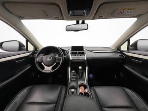 Lexus NX bild 13