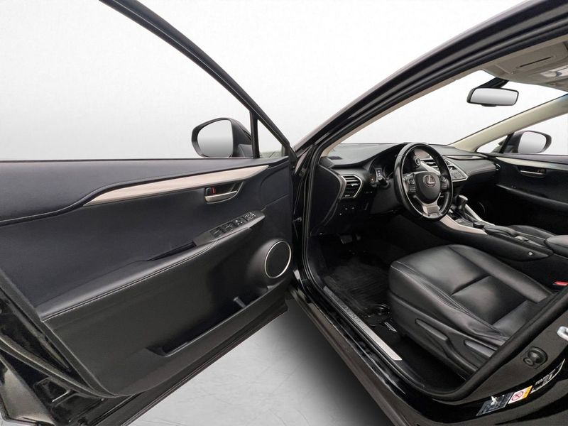Lexus NX bild 11