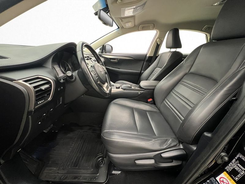 Lexus NX bild 12