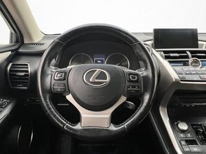 Lexus NX bild 14