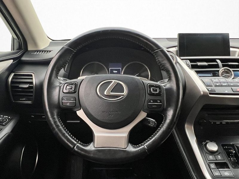 Lexus NX bild 14