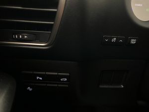 Lexus NX bild 15