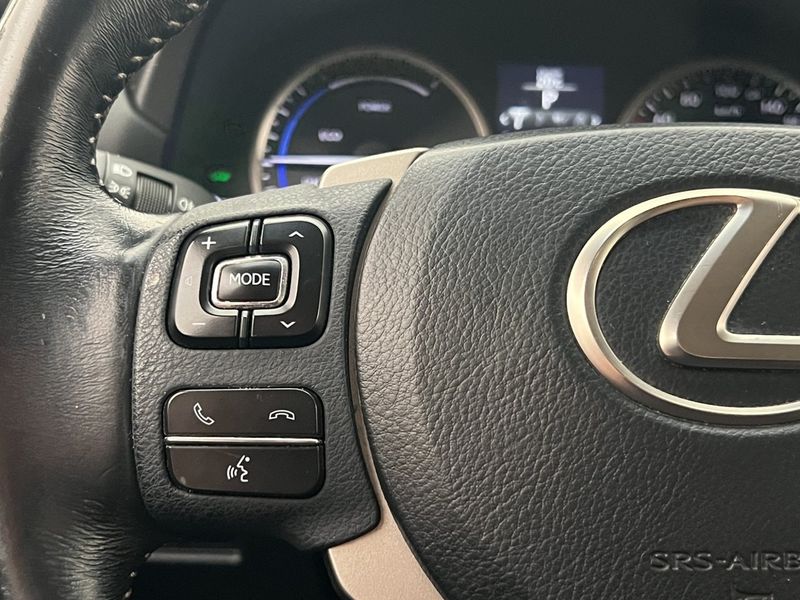 Lexus NX bild 17