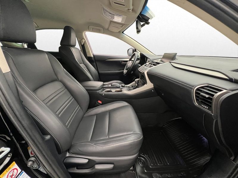 Lexus NX bild 29