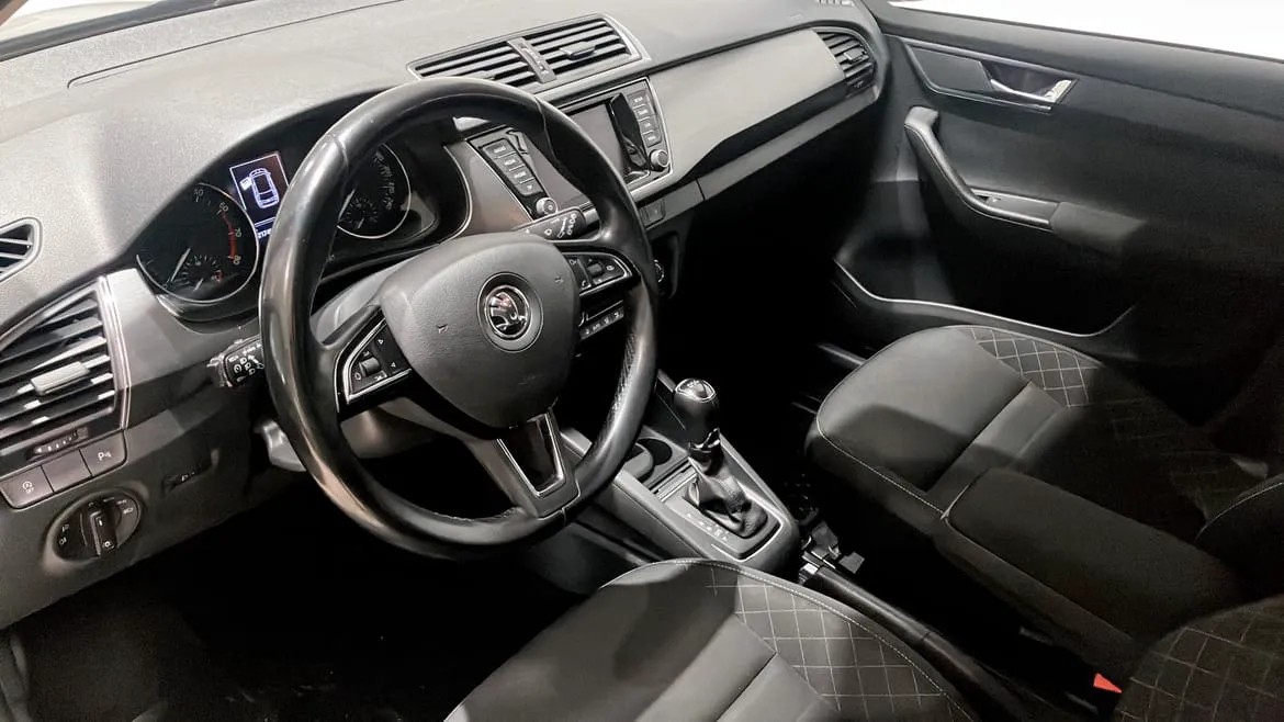 Vehicle image 6