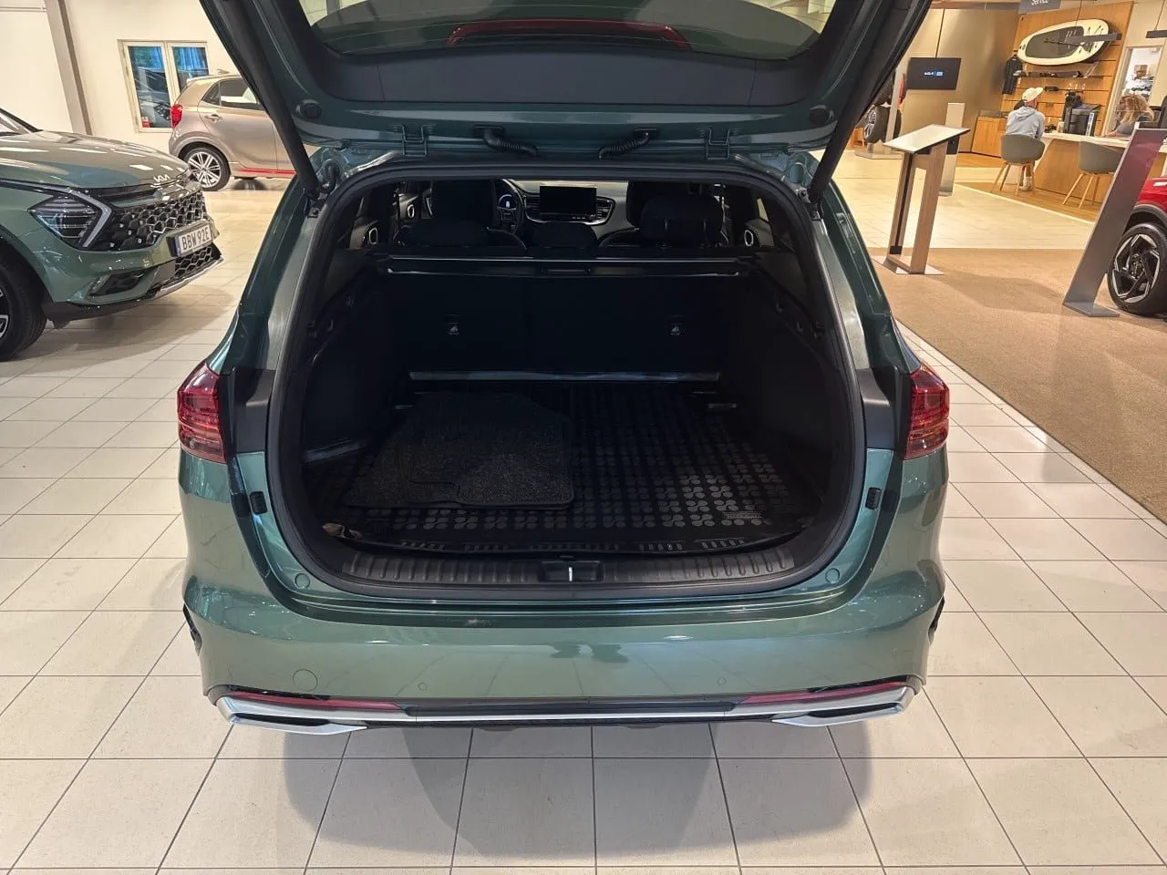 Vehicle image 13