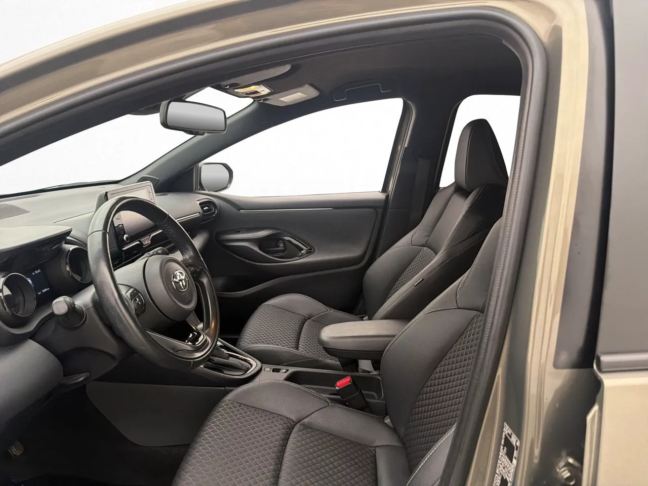 Vehicle image 10