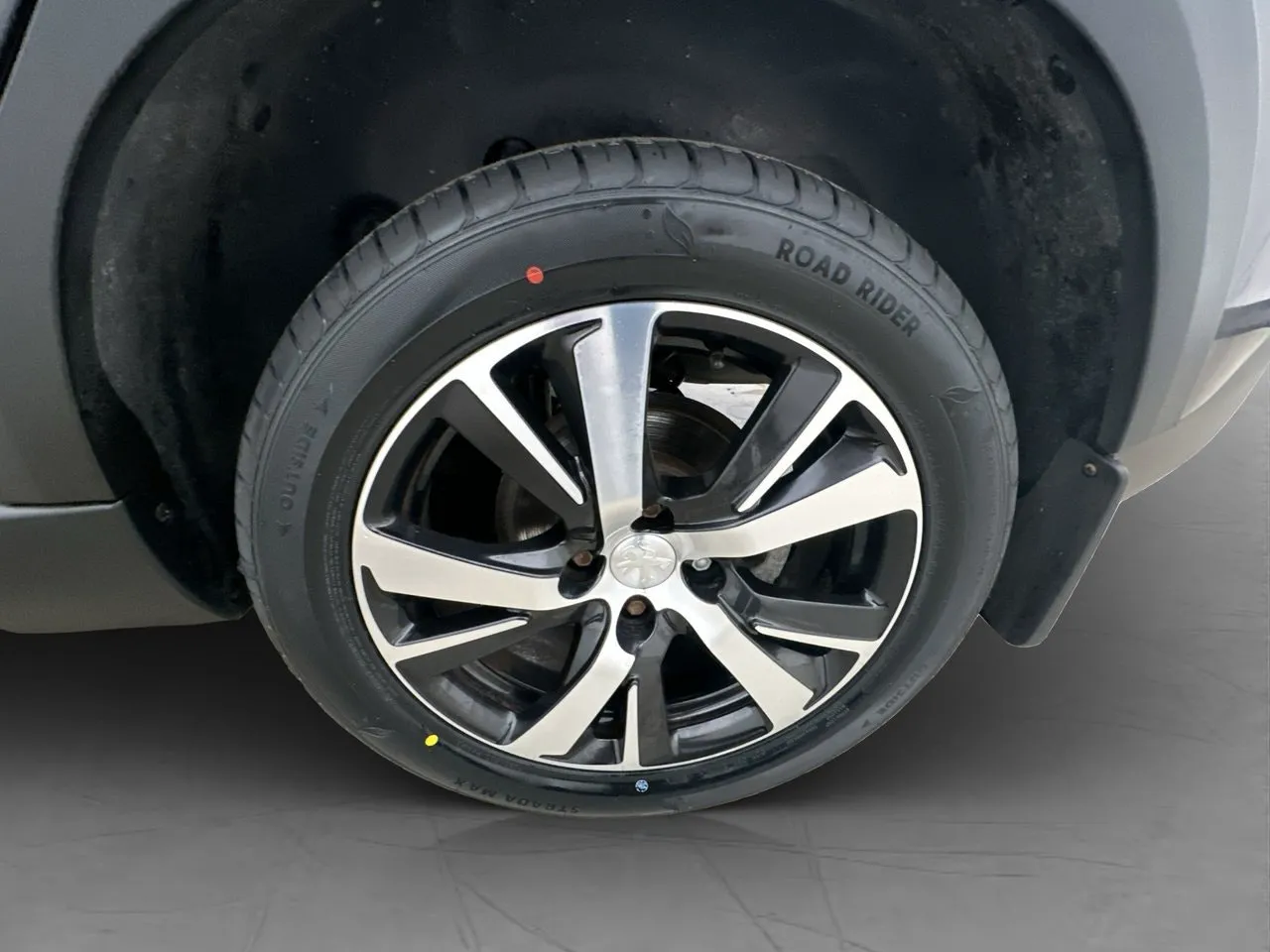 Vehicle image 30