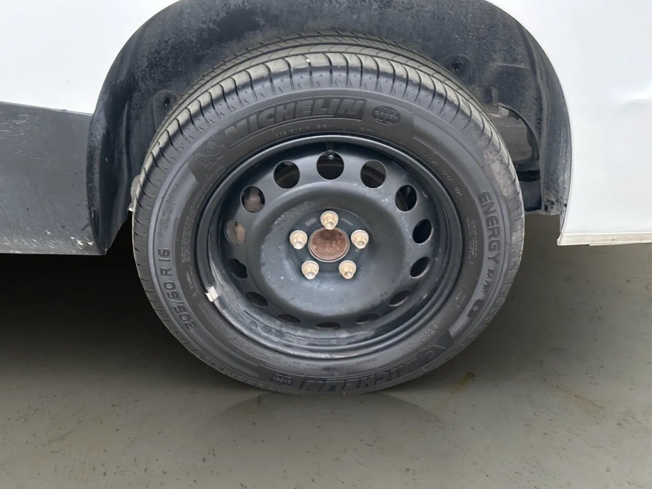 Vehicle image 32
