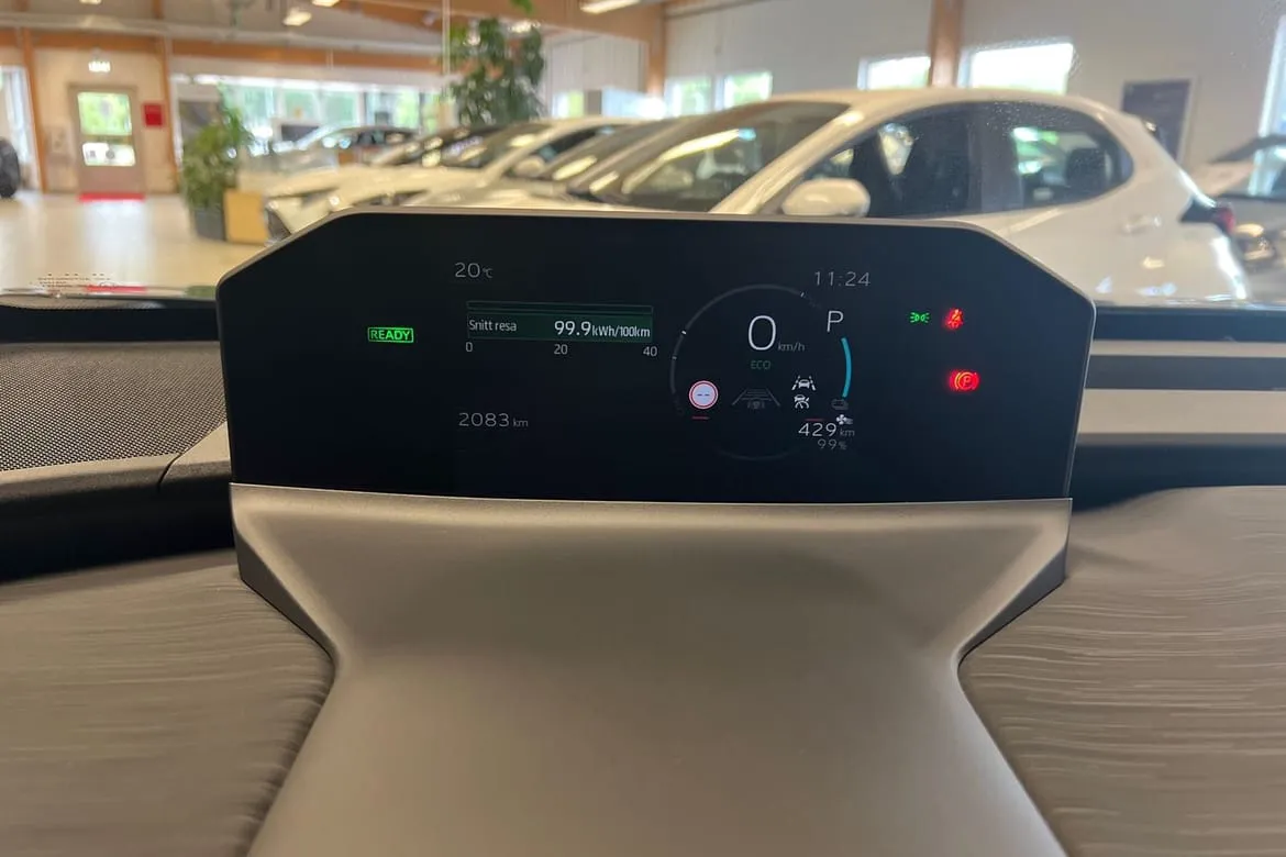 Vehicle image 15