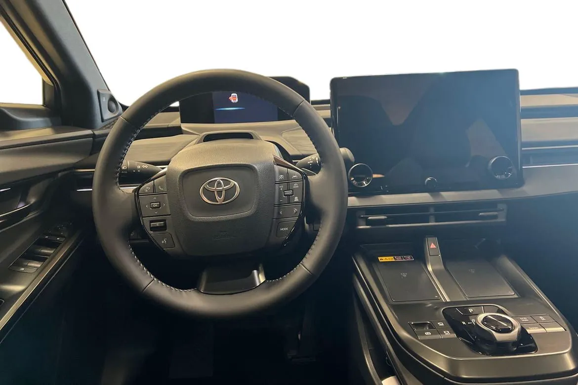 Vehicle image 9