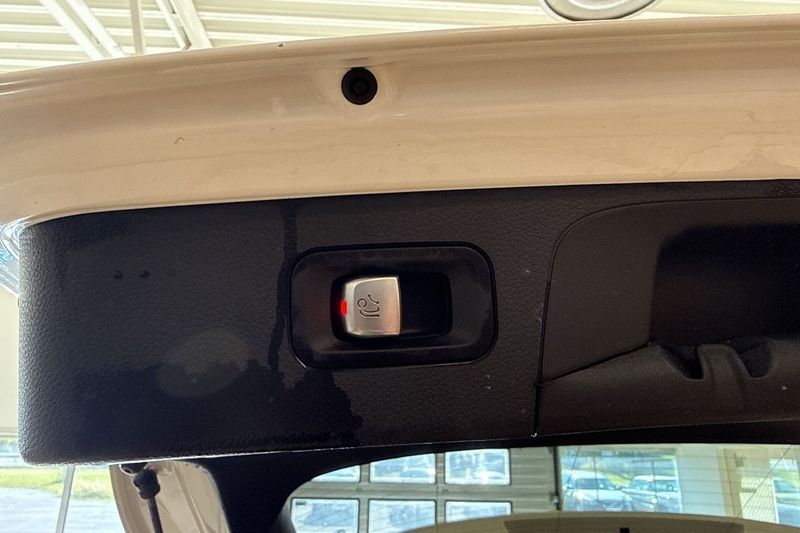 Mercedes GLC300 bild 22