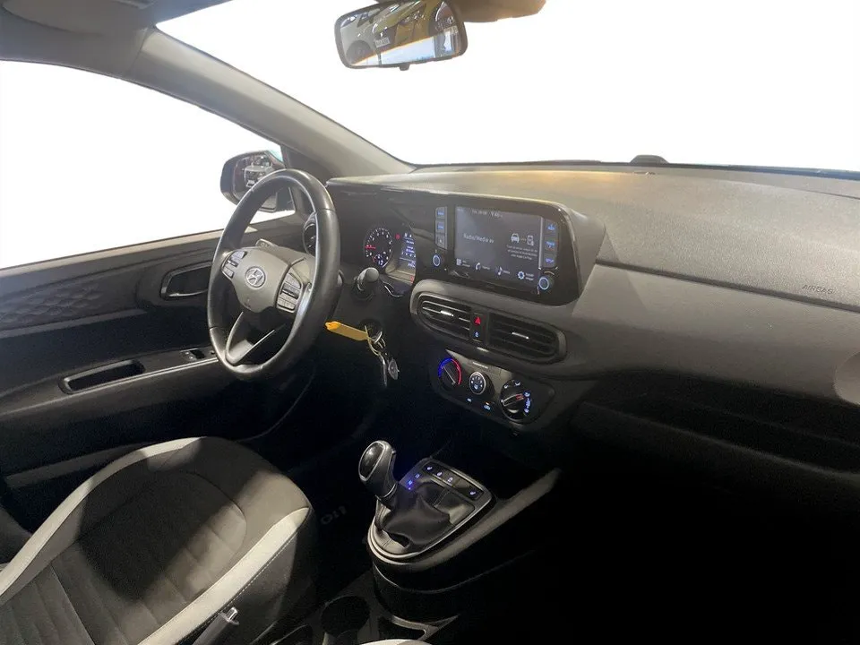 Vehicle image 10
