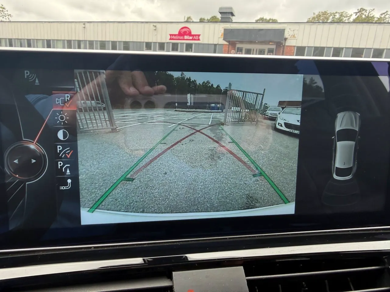 Vehicle image 10
