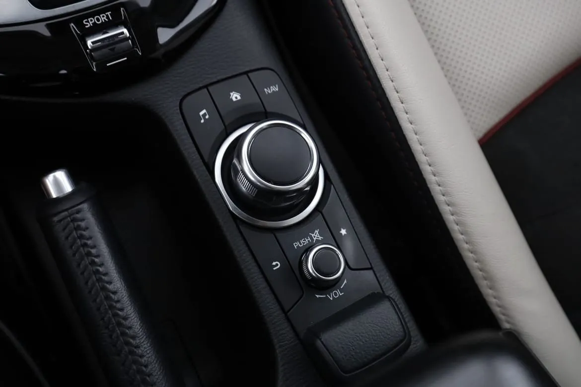 Vehicle image 25