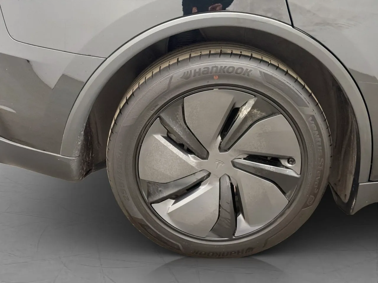 Vehicle image 32