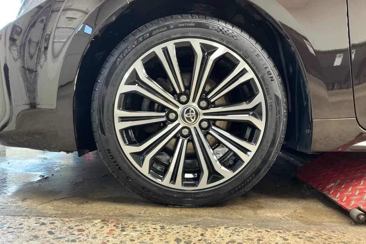 Vehicle image 17
