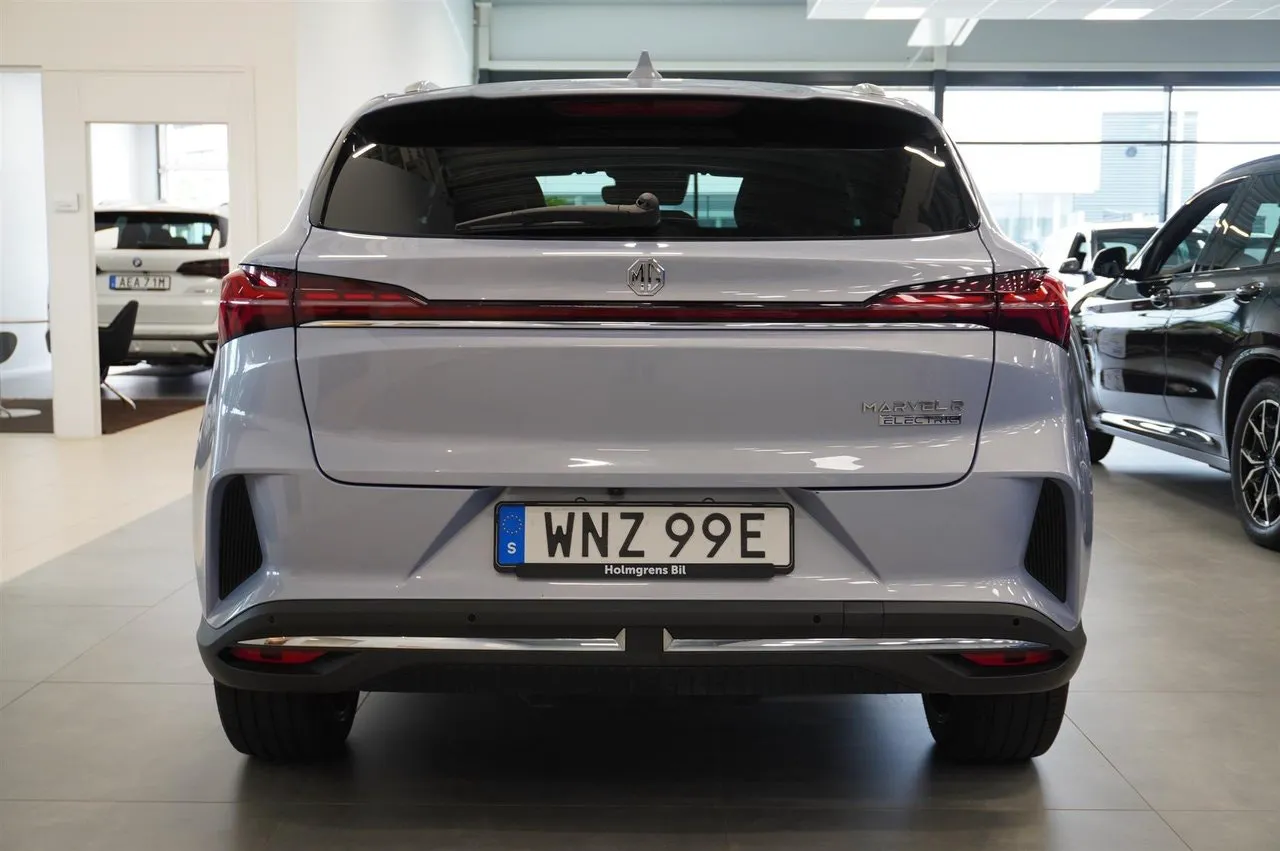Vehicle image 16