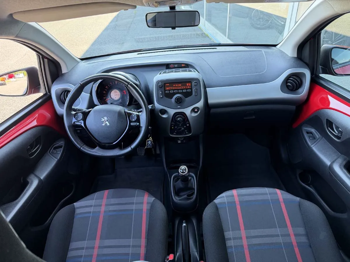 Vehicle image 6